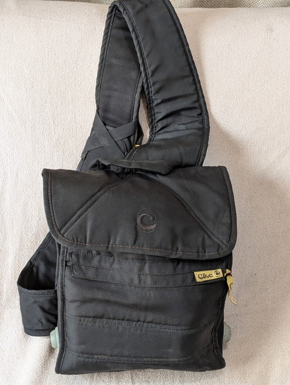 Clive - Black Crossbody Messenger Bag - Y2K vintage skater brand